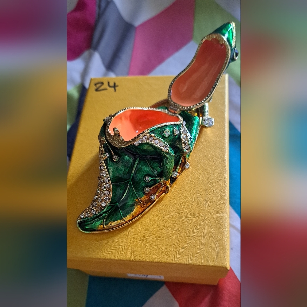 Tschotske Green Frog  with Rhinestones opens to store precious jewelry. New - Picture 2 of 6